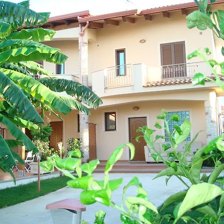 Guest House Mare E Luna Fiumefreddo Bruzio Exterior photo